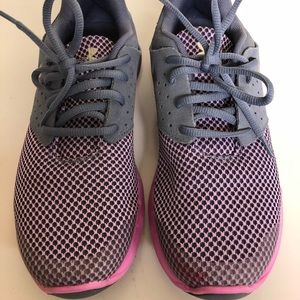 Under Armour Gym Shoes, size 6